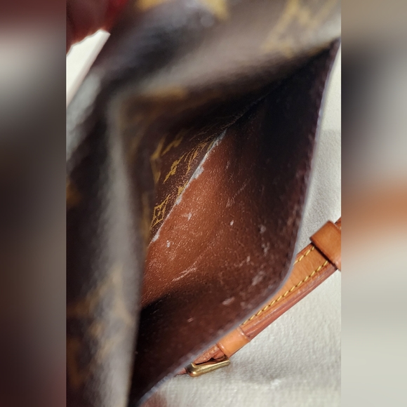 Louis Vuitton St. Cloud pm (smallest size). 1988 Int pocket glued shut. - Picture 10 of 16